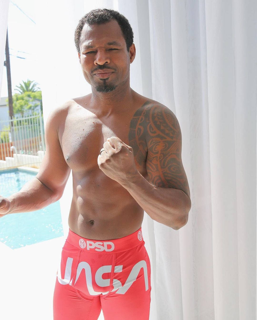 Shane Mosley Posing With Fist Wallpaper