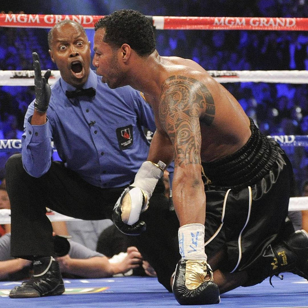 Shane Mosley With Shouting Referee Wallpaper