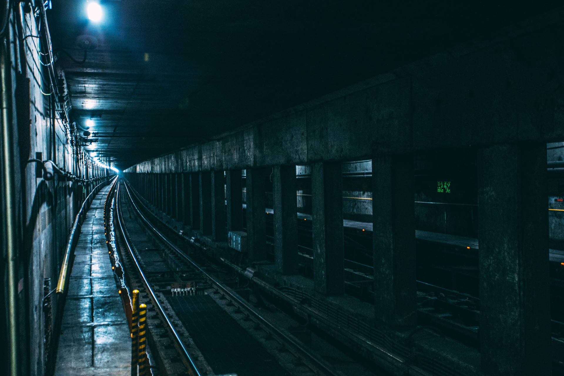 Shanghai Metro Underground Tunnel Picture