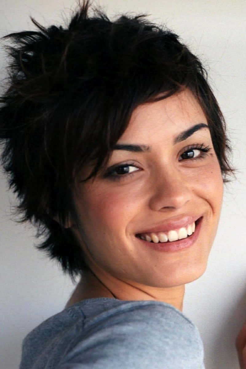 Shannyn Sossamon striking a pose in a chic outfit Wallpaper