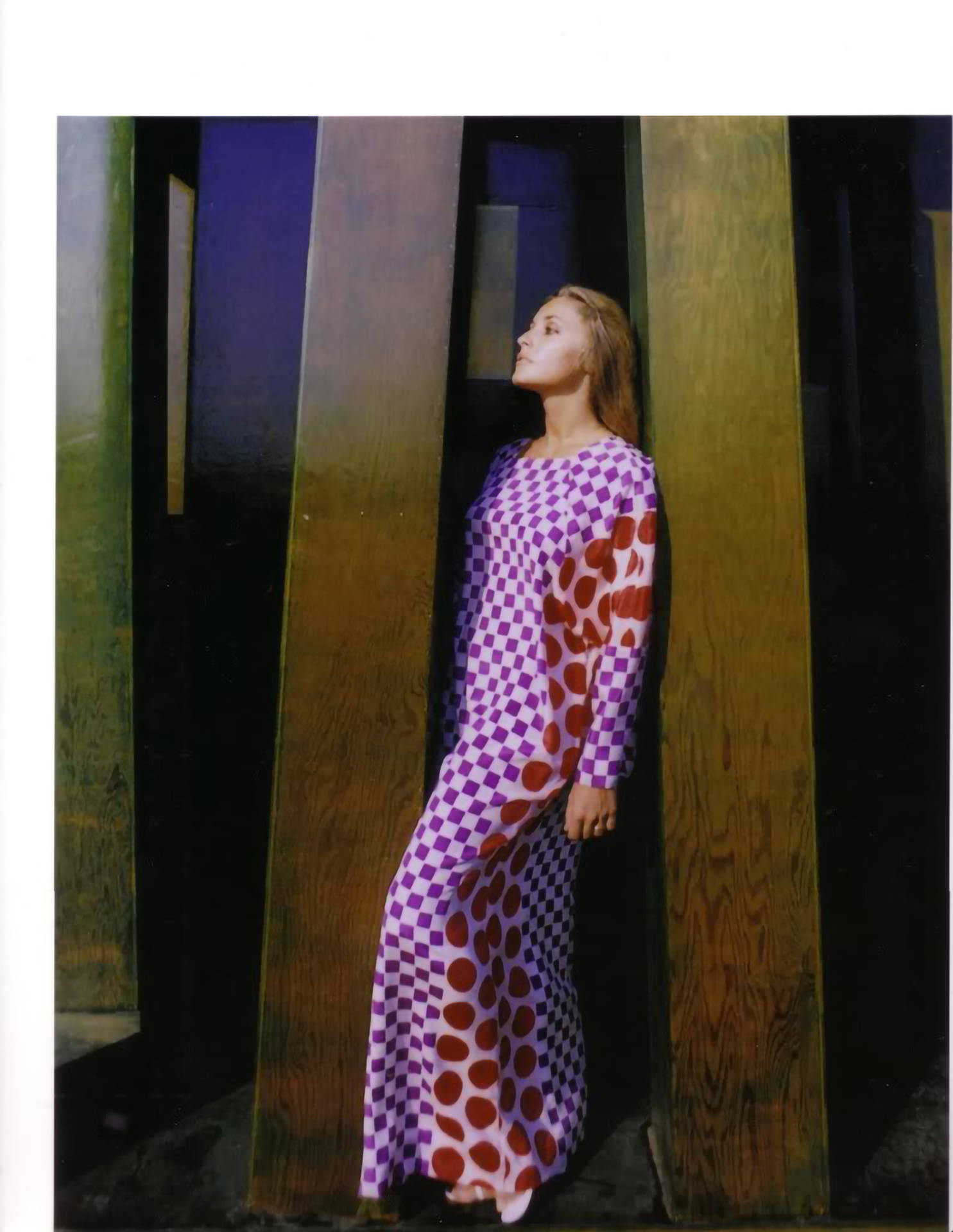 Sharon Tate Sixties Hippie Dress Wallpaper