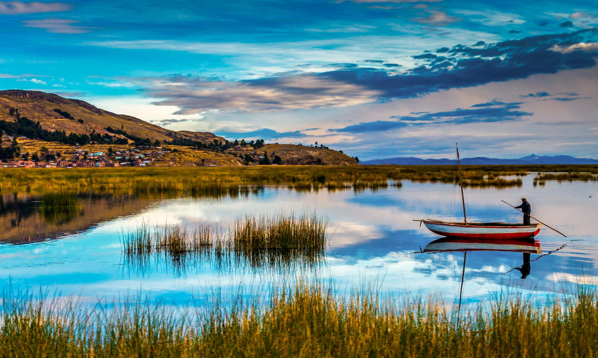 Paisajede Lago Titicaca Con Contraste Nítido Fondo de pantalla
