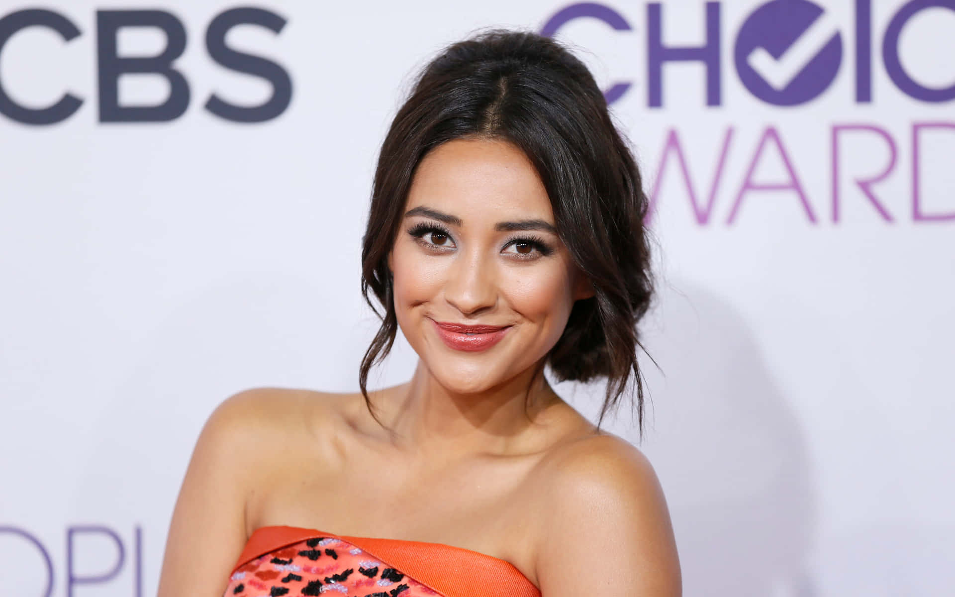 Shay_ Mitchell_ Peoples_ Choice_ Awards Wallpaper