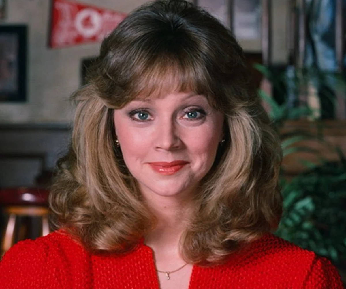 Thoughtful Shelley Long as Diane Chambers in the Cheers TV Series Wallpaper