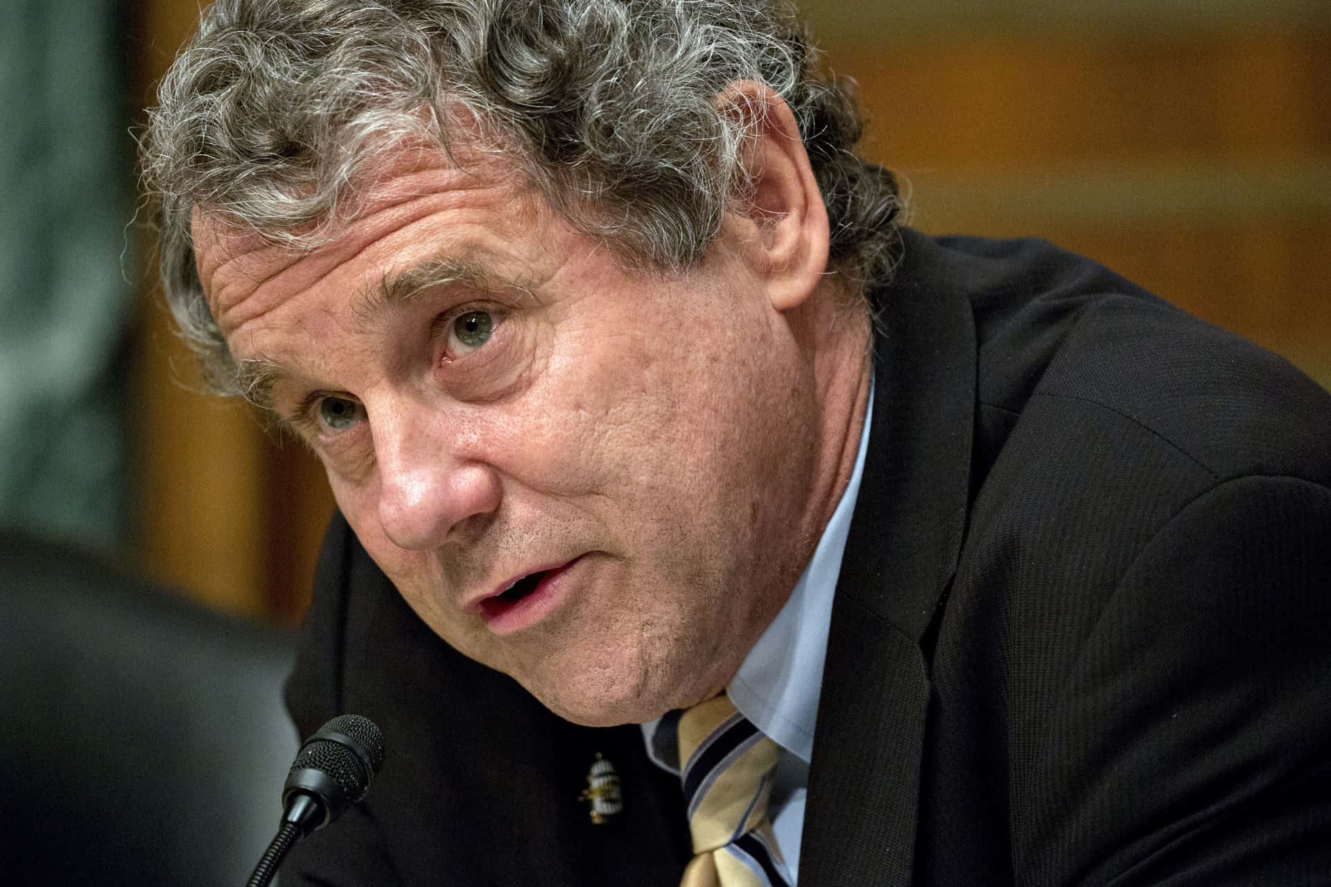 Sherrod Brown Leaning Forward Picture