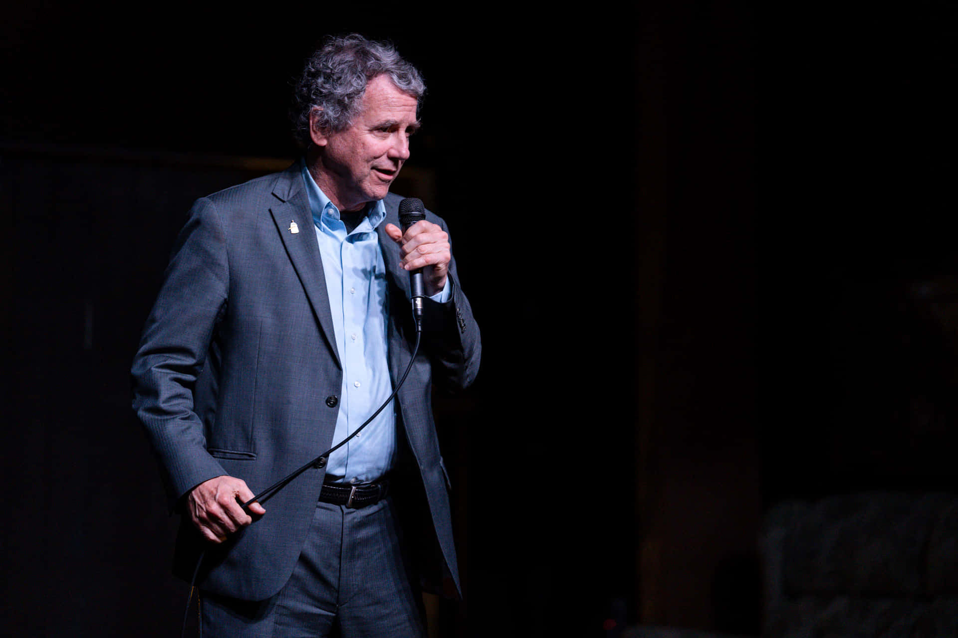 Sherrod Brown addressing the public with a wired microphone. Wallpaper