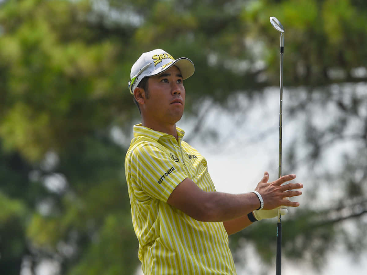 Shigeki Maruyama Focused Golf Playing Wallpaper