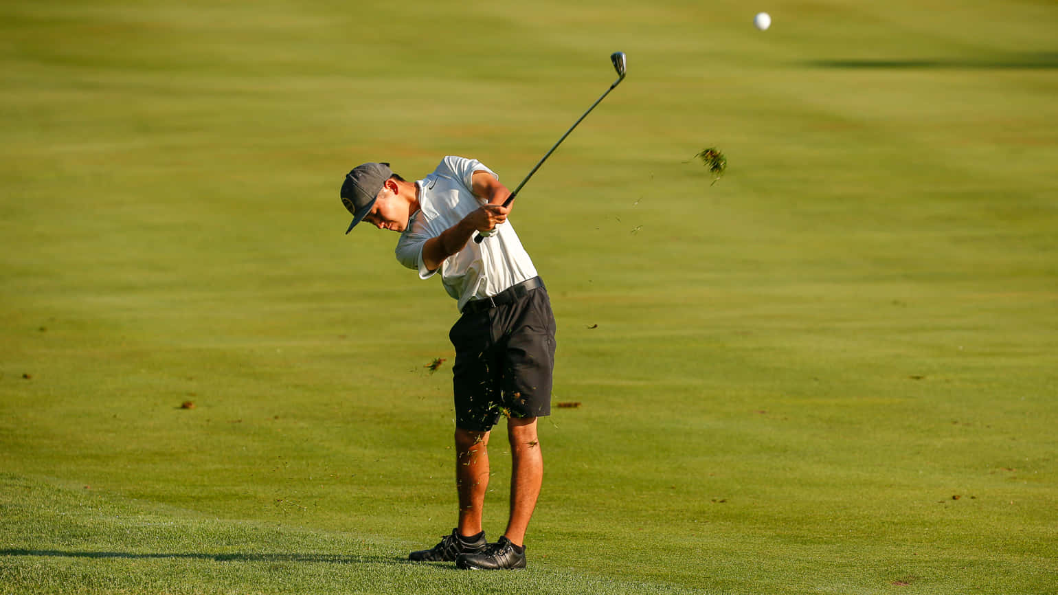 Shigekimaruyama En El Campo De Golf. Fondo de pantalla