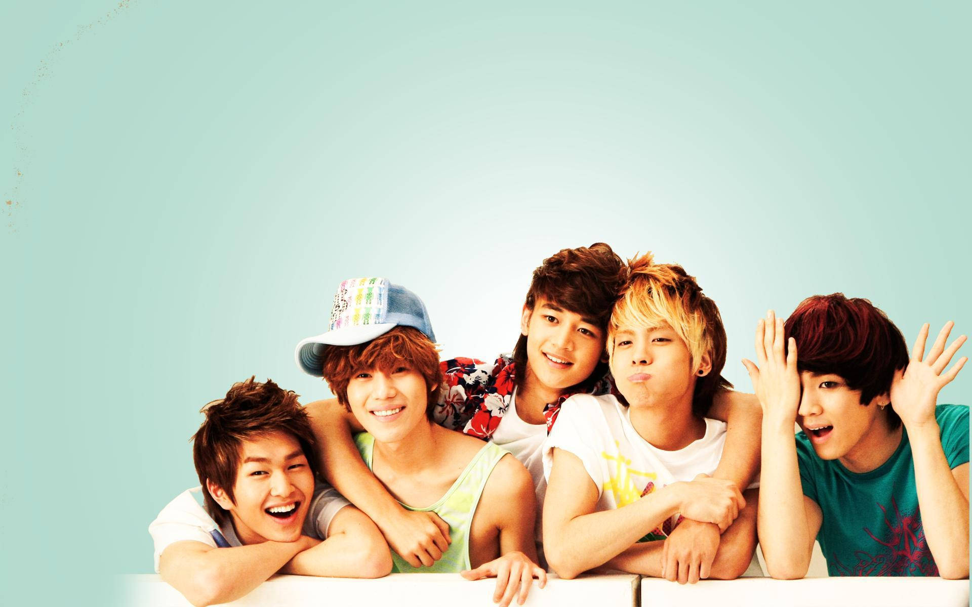 Shinee Casual Group Photo