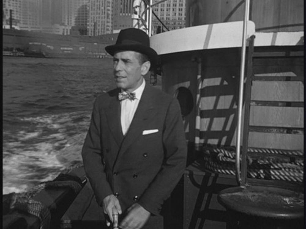 Send Humphrey Bogart i en klassisk smoking, som han ser ind i kameraet Wallpaper