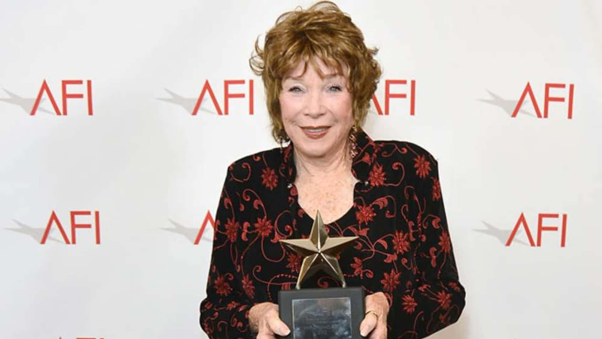 Shirley MacLaine AFI Award Trophy Wallpaper