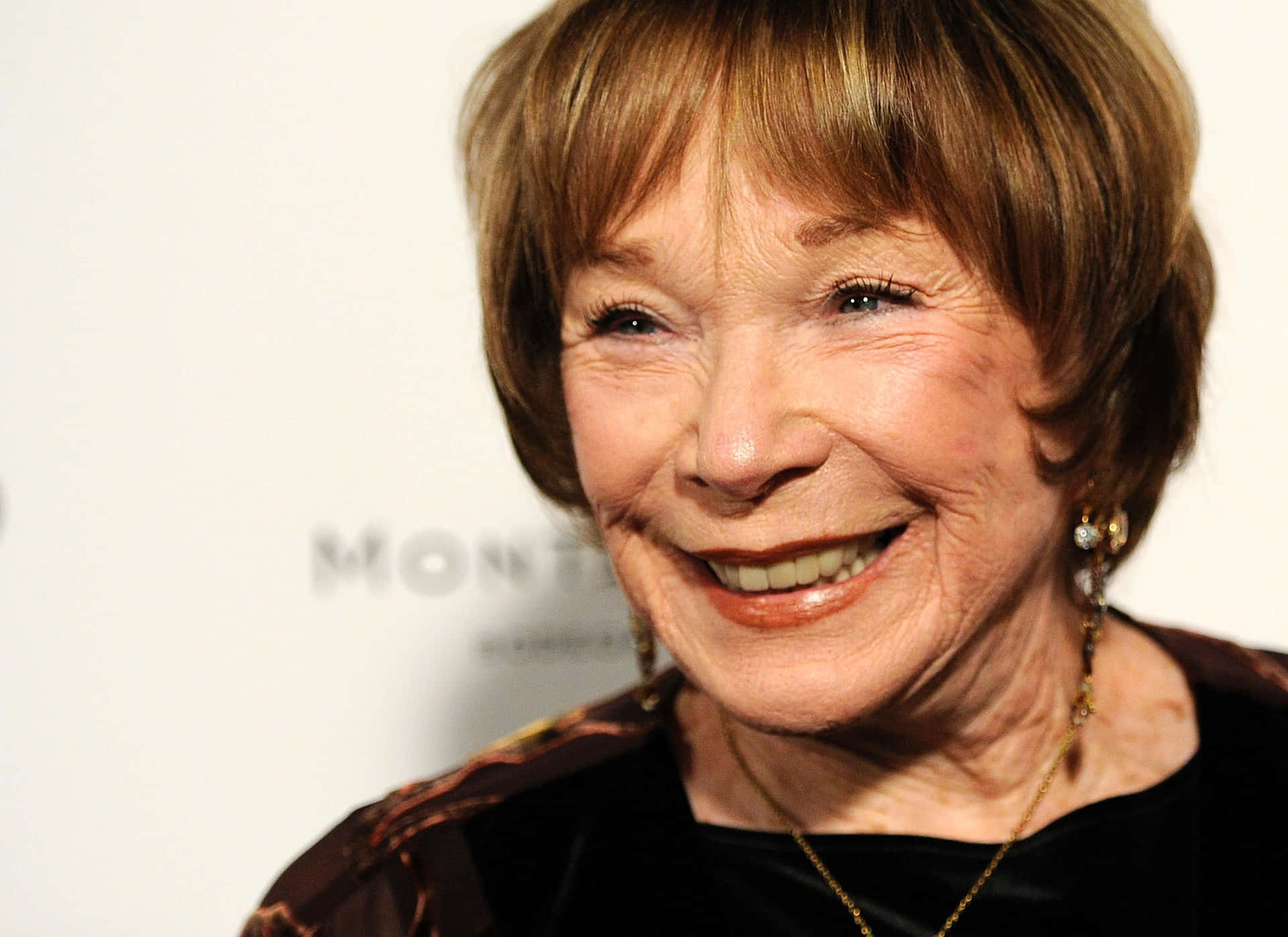 Shirley MacLaine American Author Actress Wallpaper