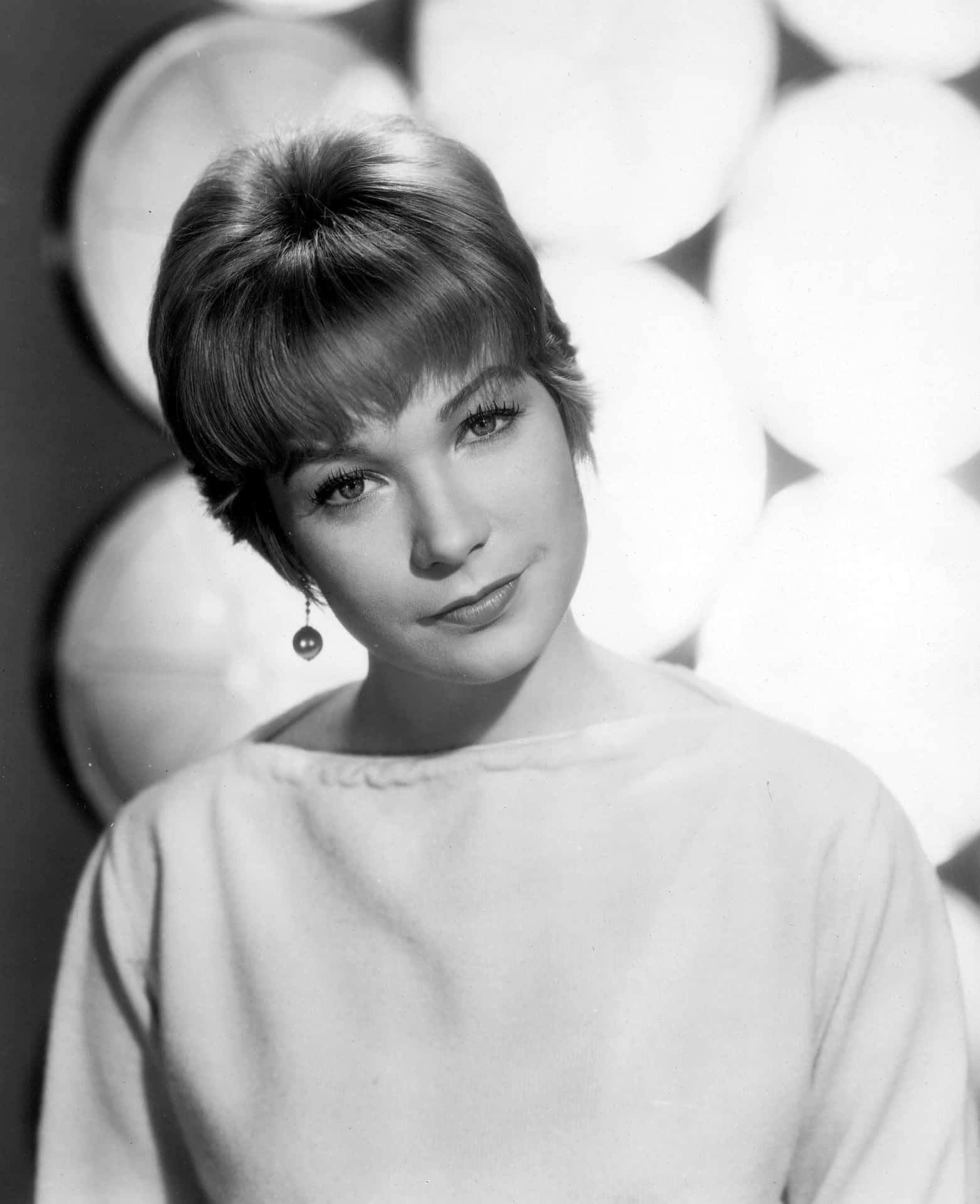 Shirley MacLaine Black And White Young Wallpaper