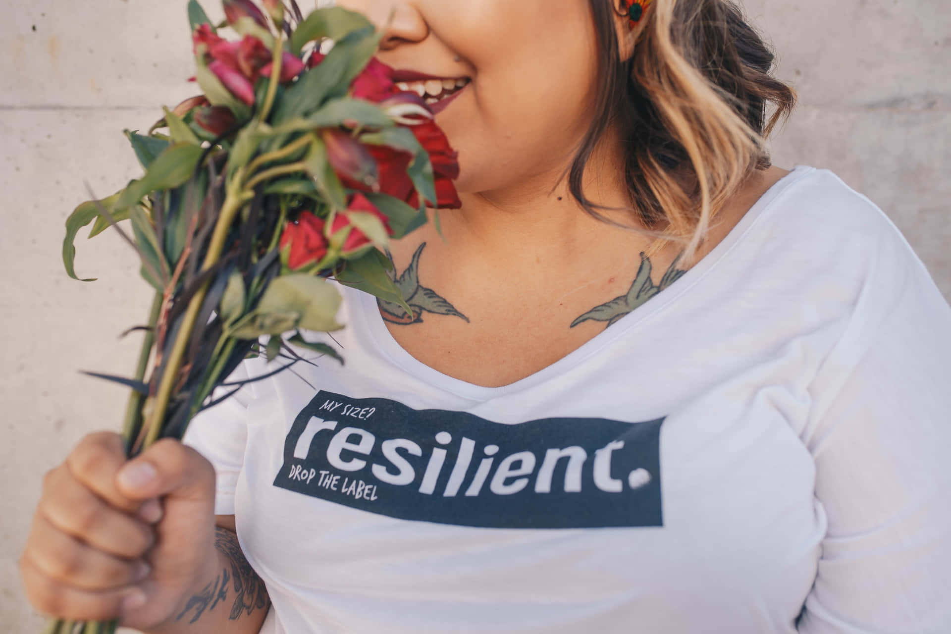 Shirt With A Resilient Word Wallpaper