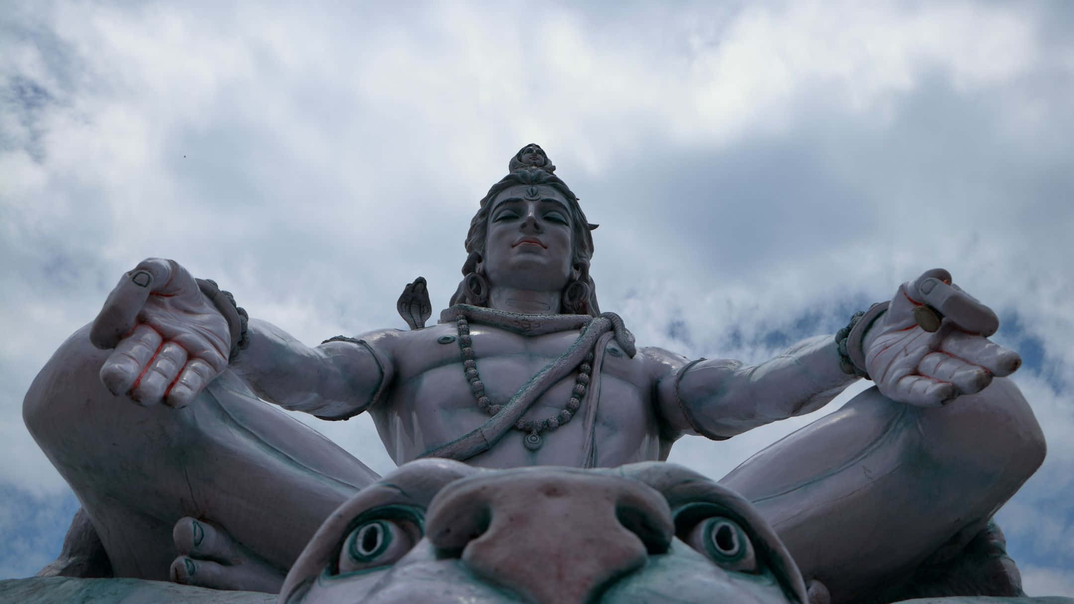 Hinduguden Shiva Beder I Denne Tankefulde Positur.
