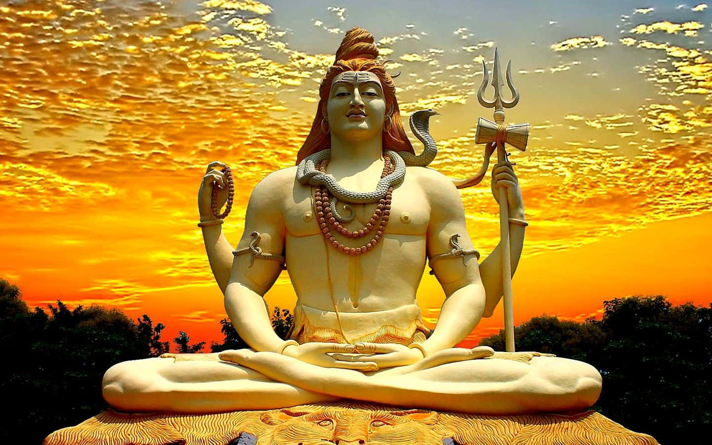 Enstatue Af Lord Shiva, Der Sidder I Lotuspositionen