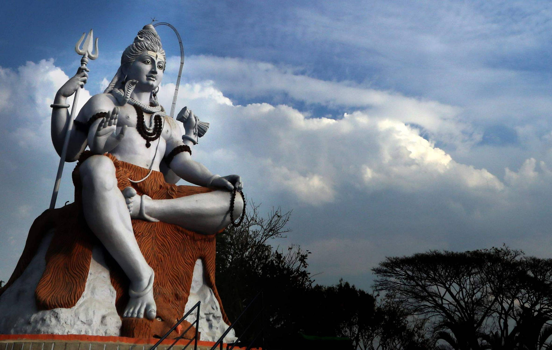 Shiva Statute One Leg Up