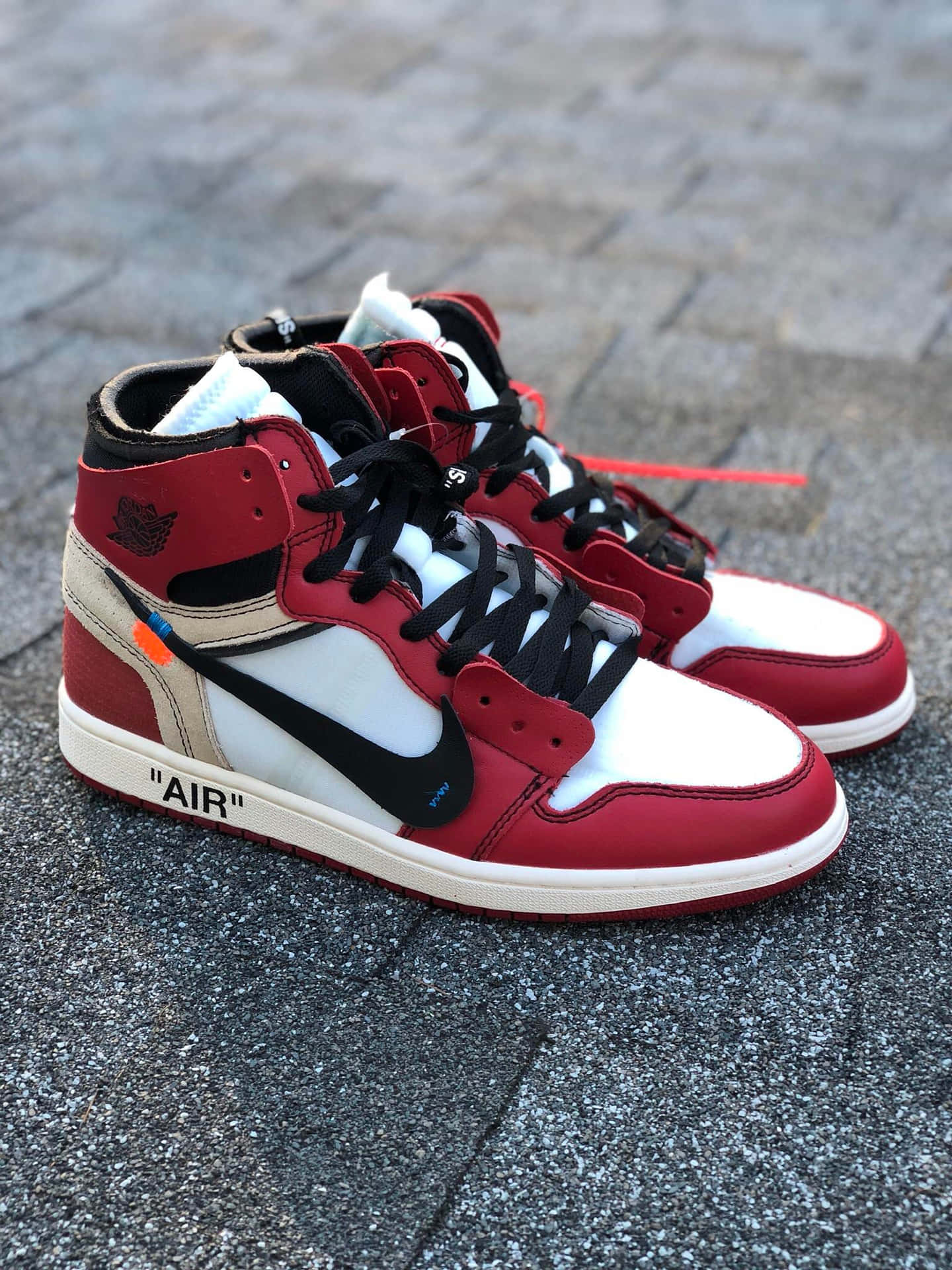 Einpaar Air Jordan 1 High Off White Sneaker
