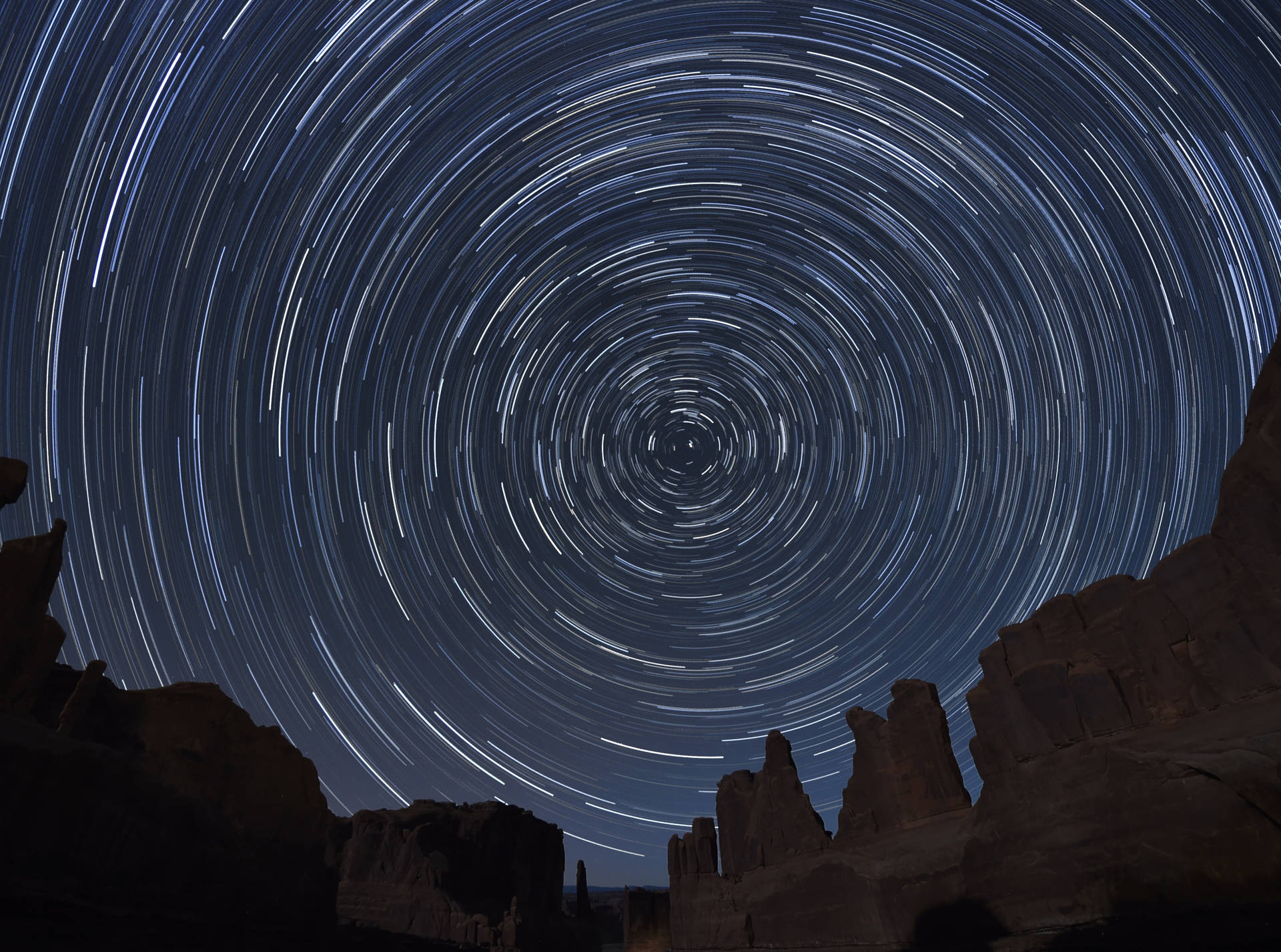 Shooting Stars At Arches National Park Wallpaper
