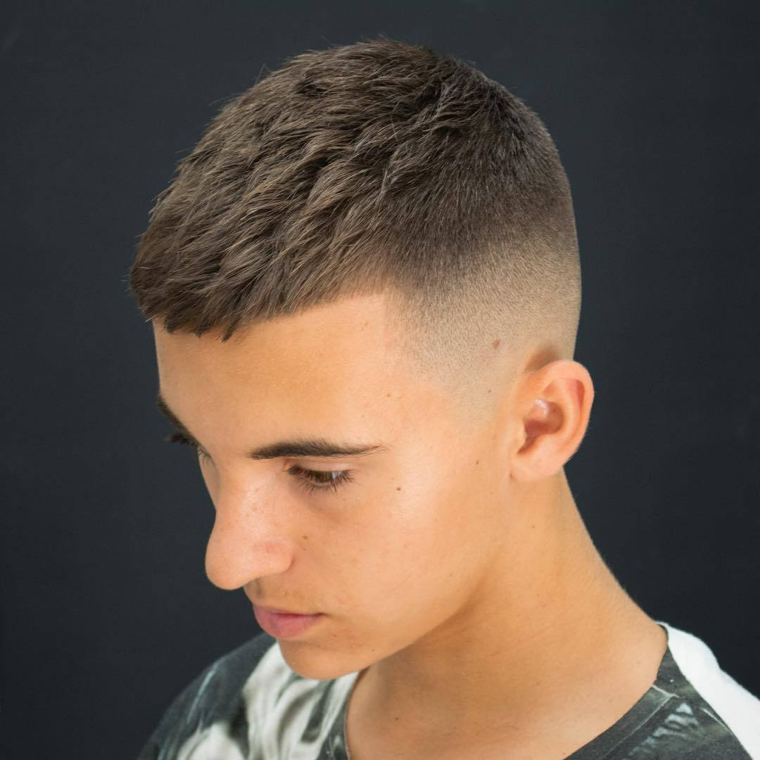 11 Awesome Razor Fade Hairstyles for Men [2023 Style Guide]