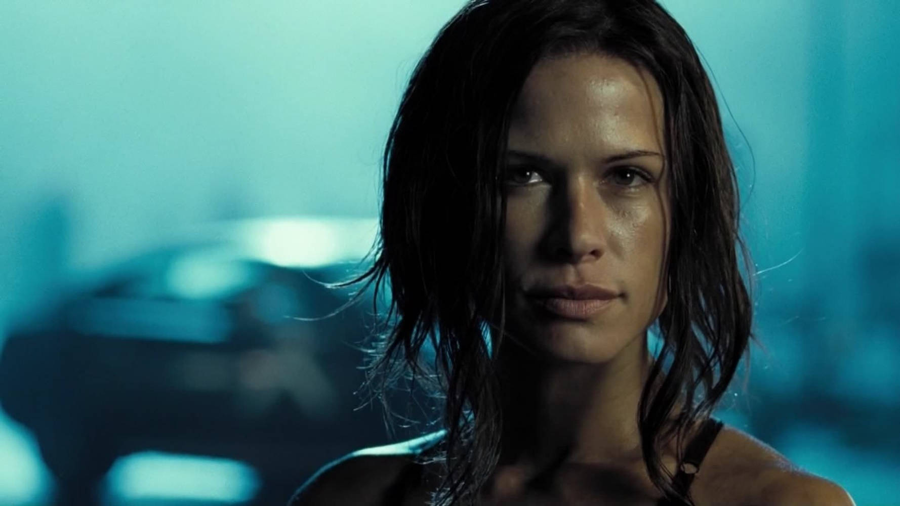 (in Reference To A Computer Or Mobile Wallpaper Featuring A Photo Of Rhona Mitra With Short Hair) Wallpaper