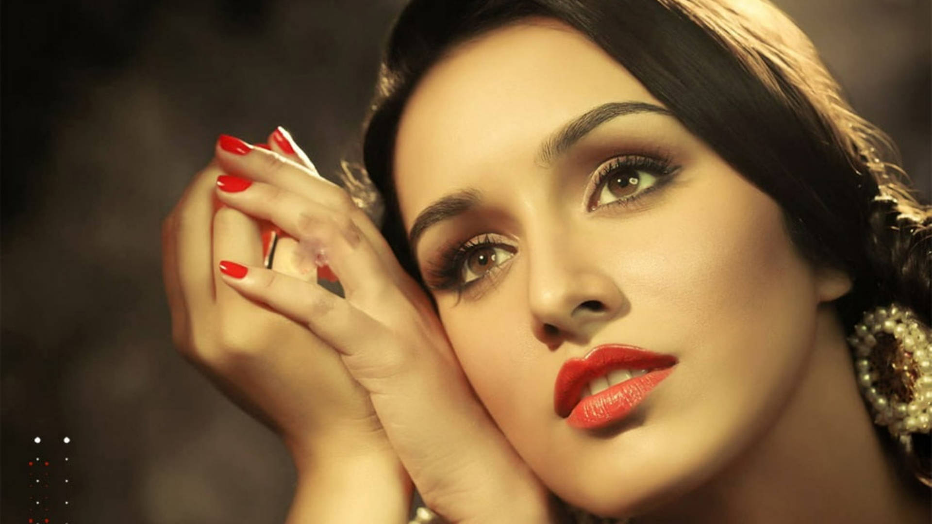 Retratoem Close-up De Shraddha Kapoor. Papel de Parede