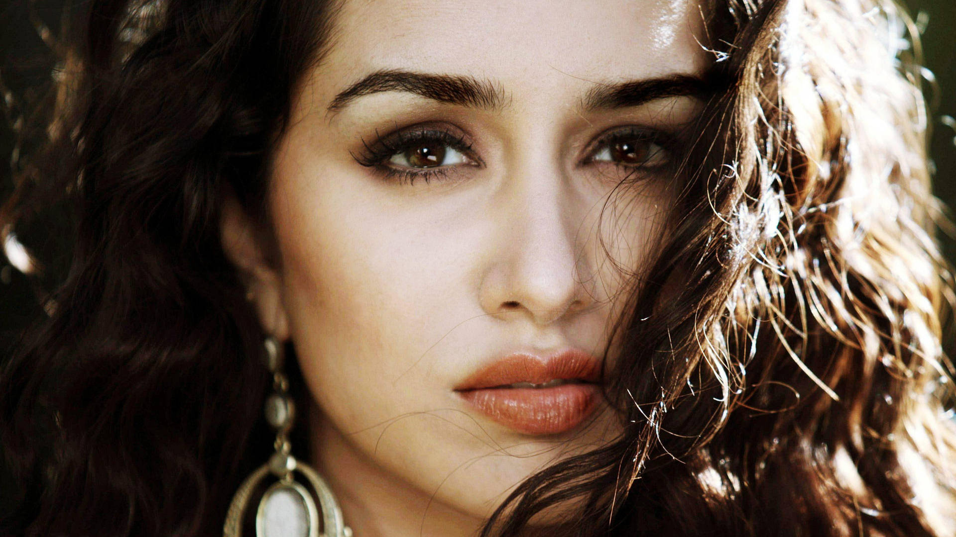 Shraddha Kapoor Face Close-Up Wallpaper