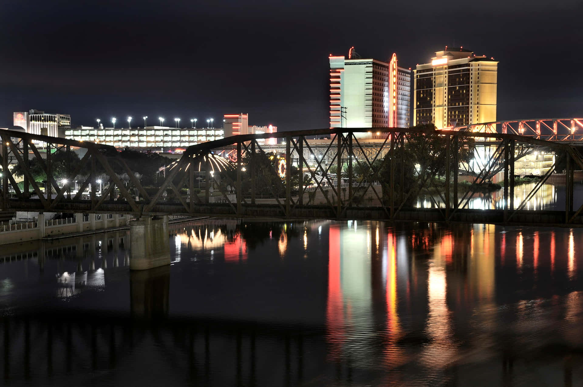 Shreveport Nighttime Skyline Reflection Wallpaper