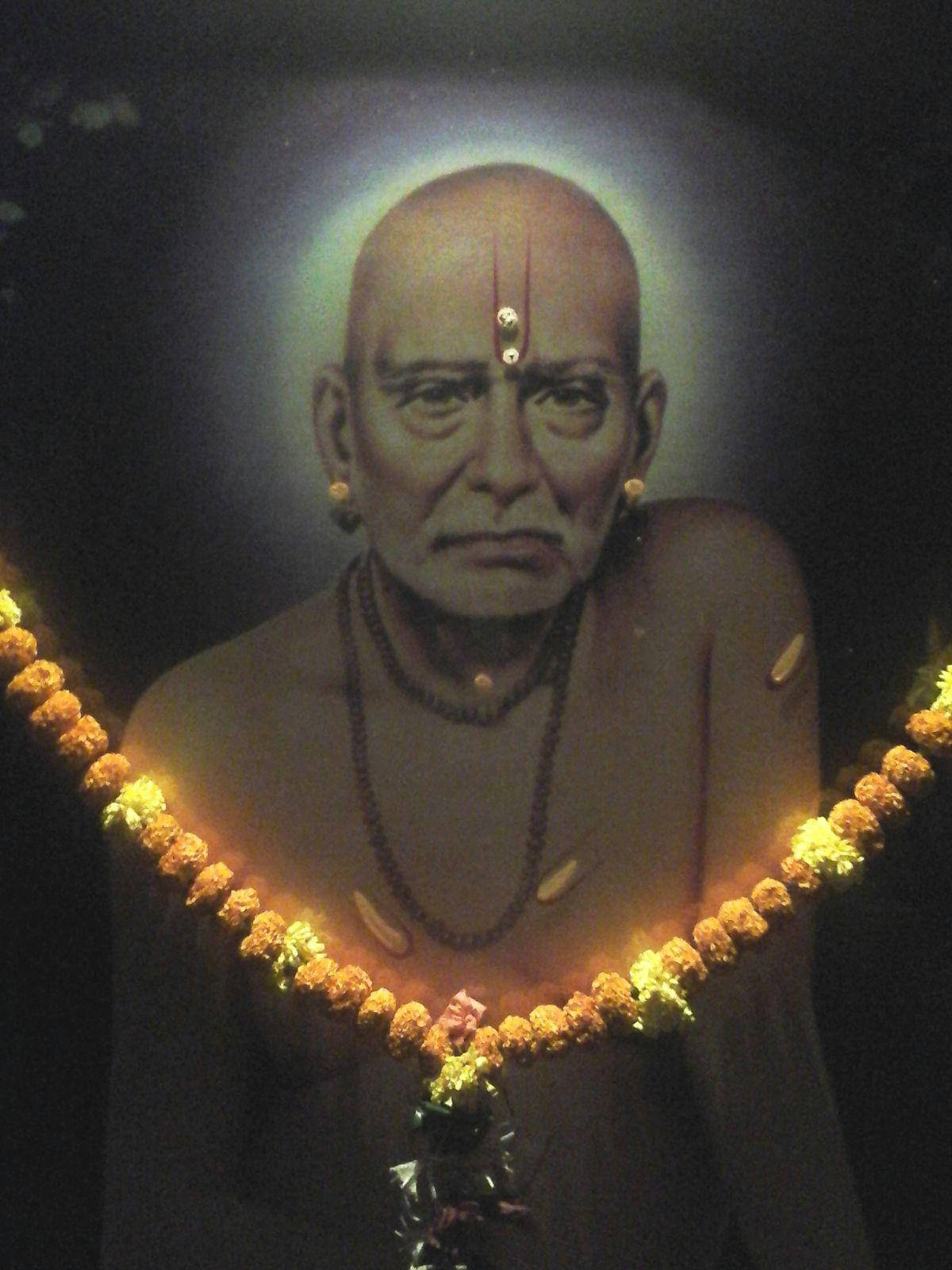 Caption: Divine Portrait of Shri Swami Samarth Adorned with Garland Wallpaper