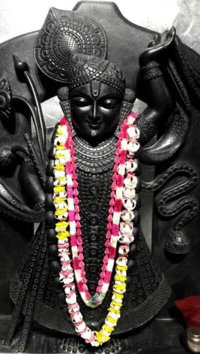 Estátuade Shrinathji Completamente Negra. Fondo de pantalla