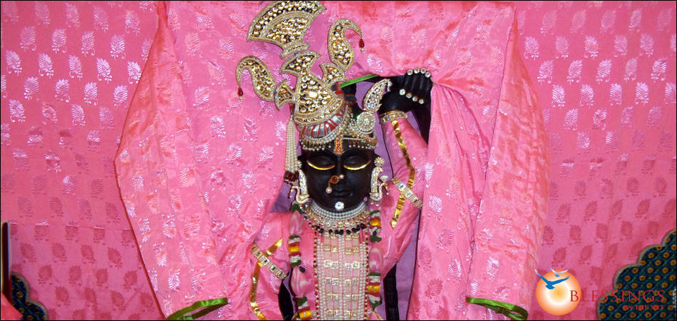 Shrinathji Golden Headdress Pink Robes Wallpaper