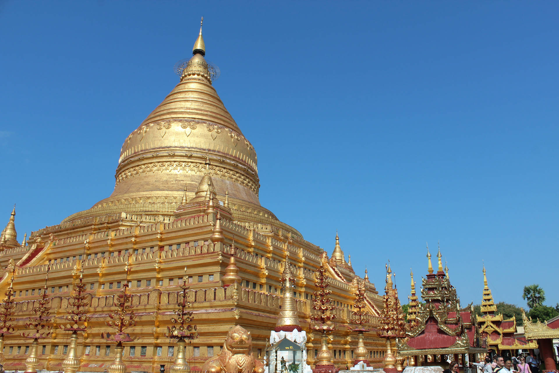 - Eu Acabei De Mudar Para A Shwezigon Pagoda Em Yangon. É Lindo! Papel de Parede
