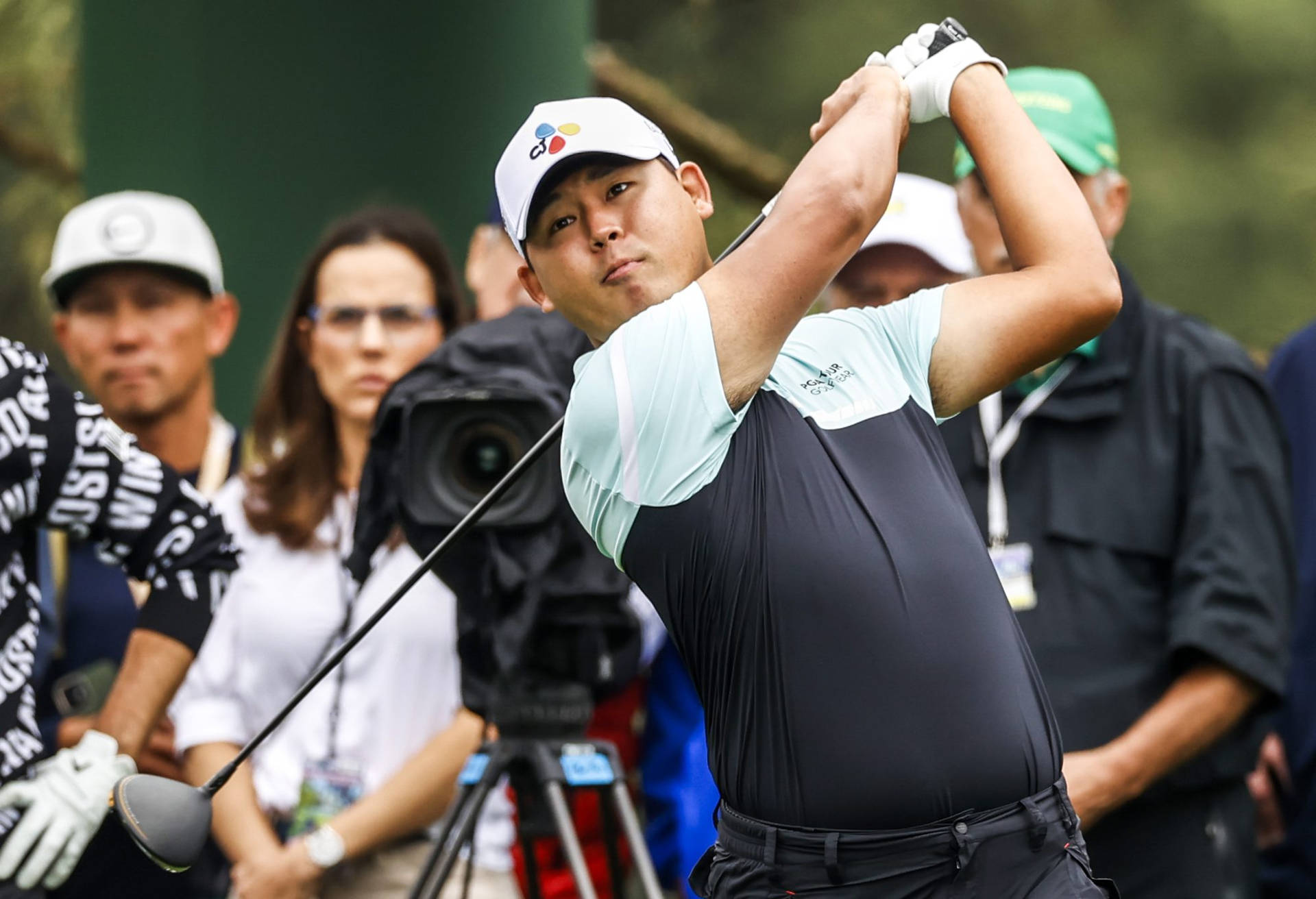 Siwoo Kim Fokuserar På Golfspel. Wallpaper