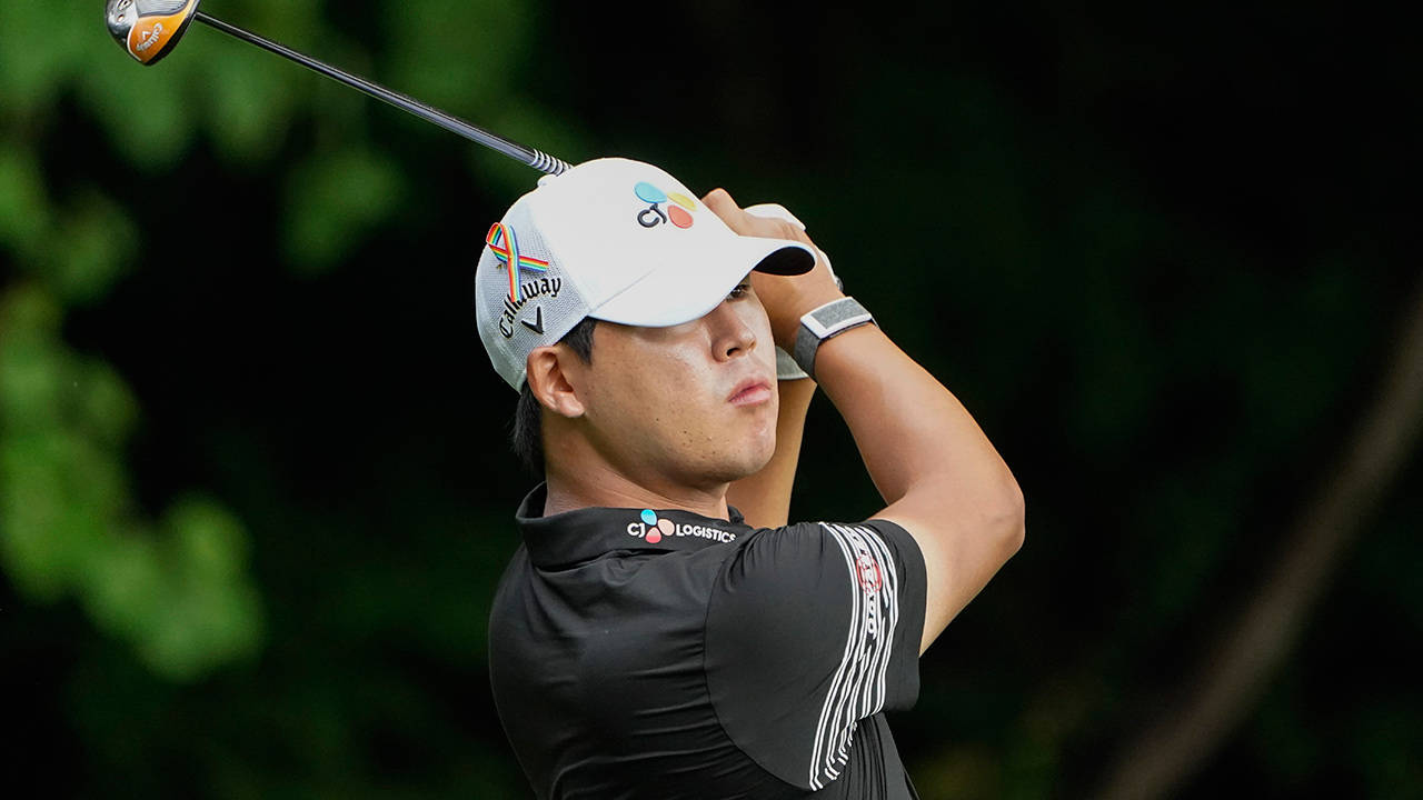 Siwoo Kim Fullständigt Fokuserad På Golf Wallpaper