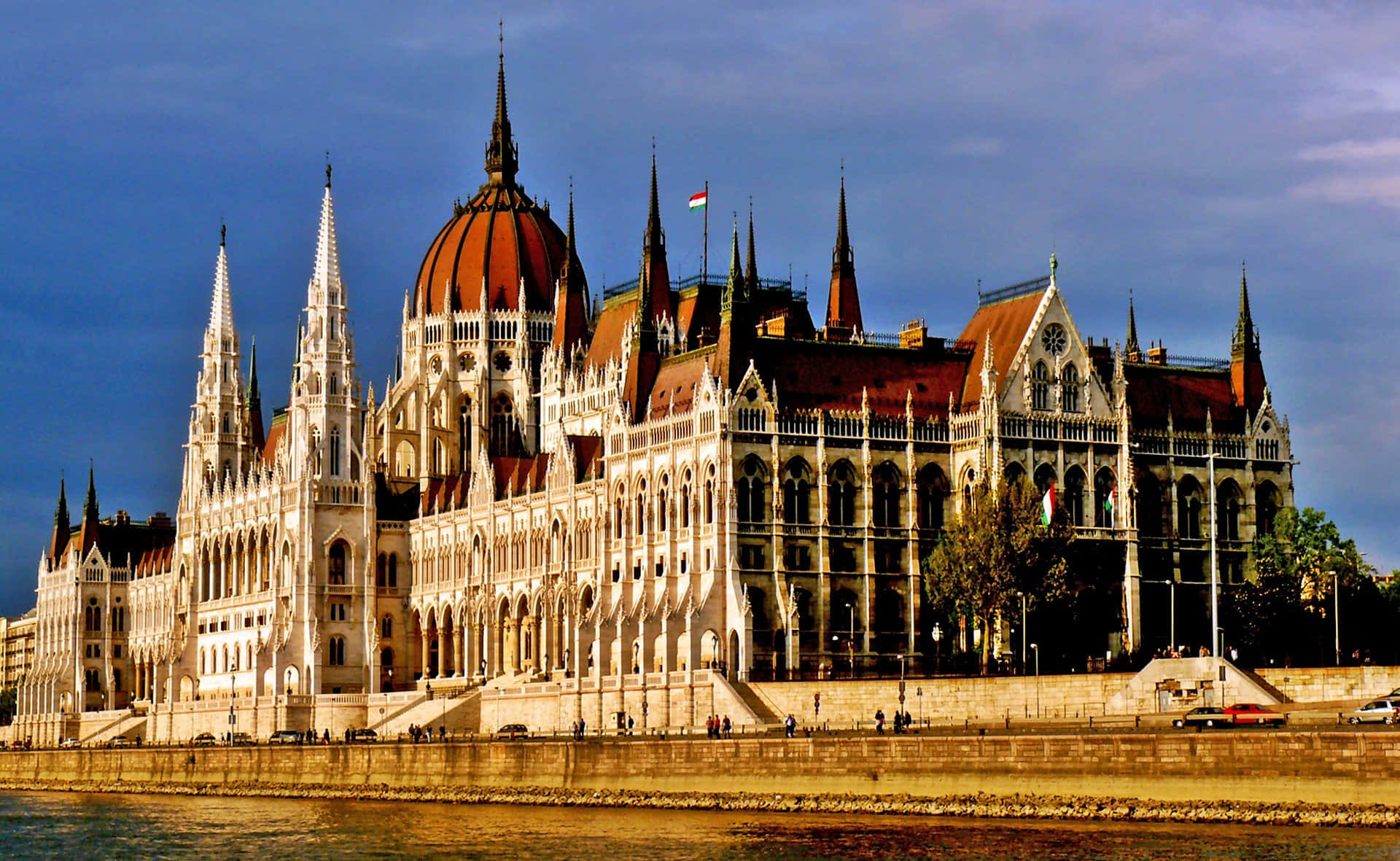 Side-angle Shot Hungarian Parliament Buildings Wallpaper