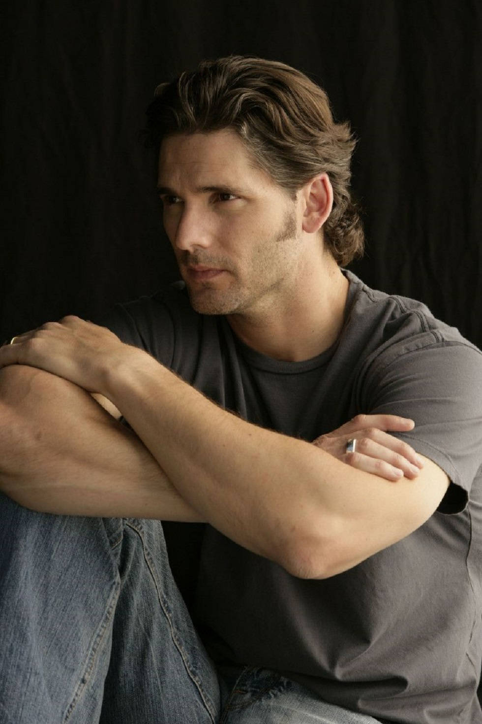 Side View Of Actor Eric Bana Wallpaper