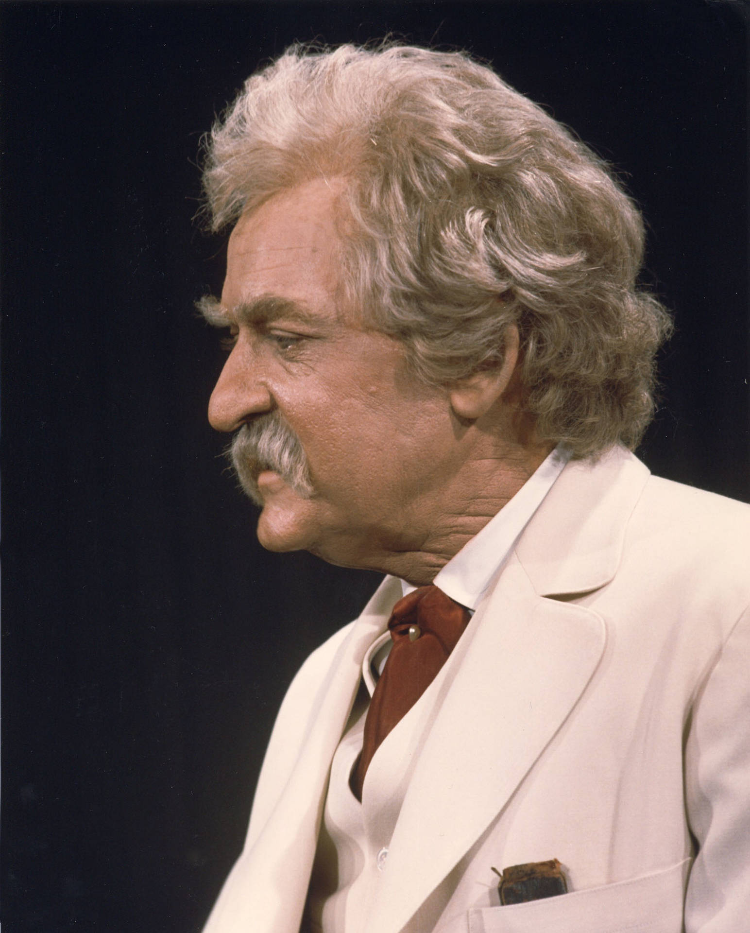 Legendary actor Hal Holbrook in a thought-provoking side view pose. Wallpaper