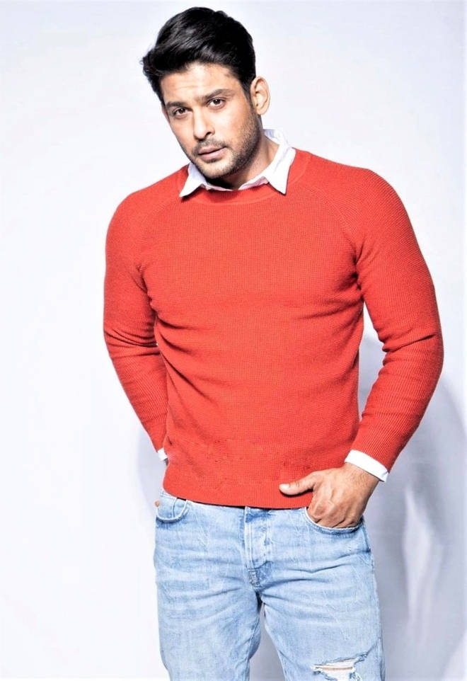 Sidharth Shukla In Red Sweater Wallpaper