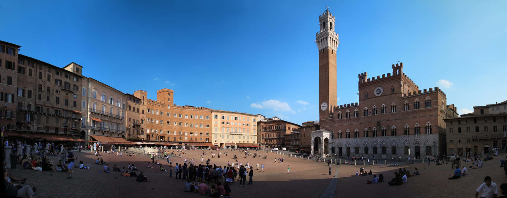 Siena Pubblico Palace And Tower Of Mangja Wallpaper