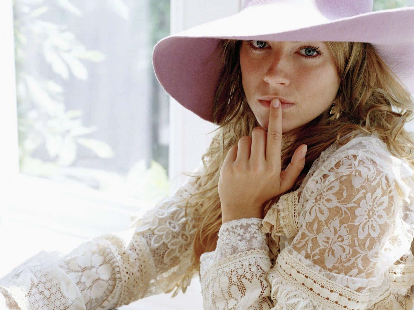 Fotoslindas De Sienna Miller Con Sombrero Rosa, Modelo De Fotografía Fondo de pantalla