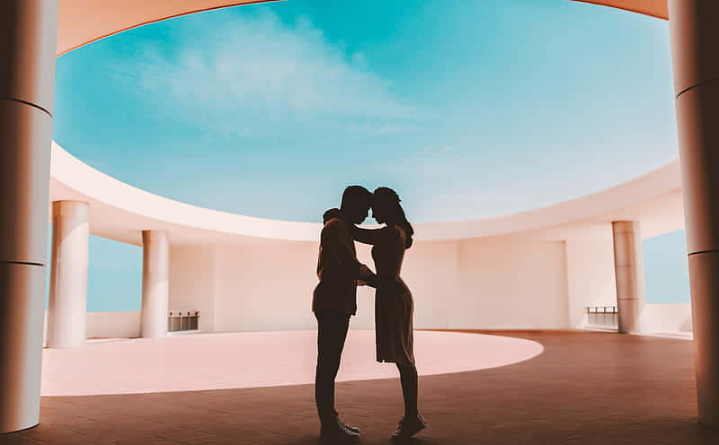 Silhouette Couple Embrace Architecture Wallpaper