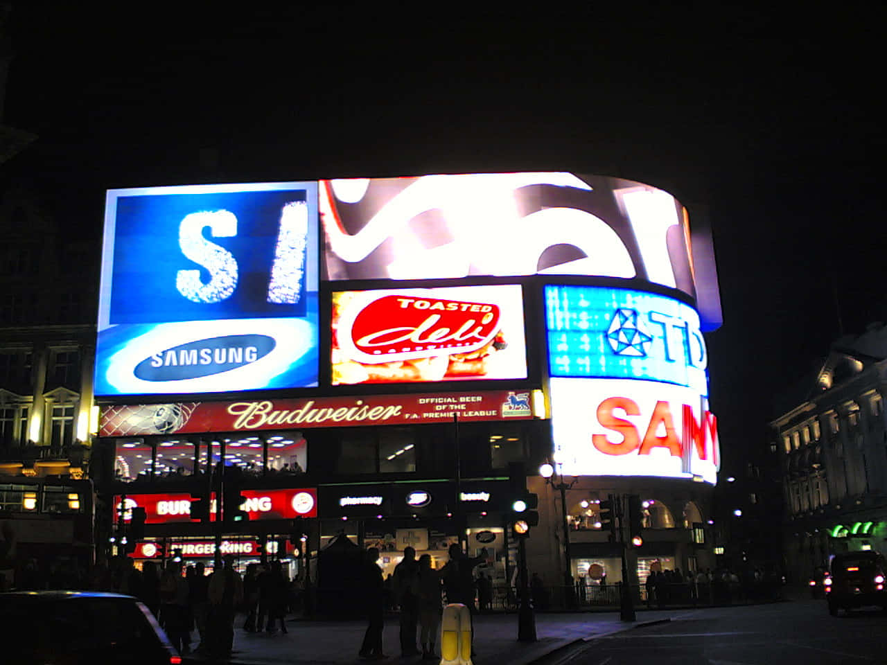 Silhuet i LED-skærm Piccadilly Circus Wallpaper