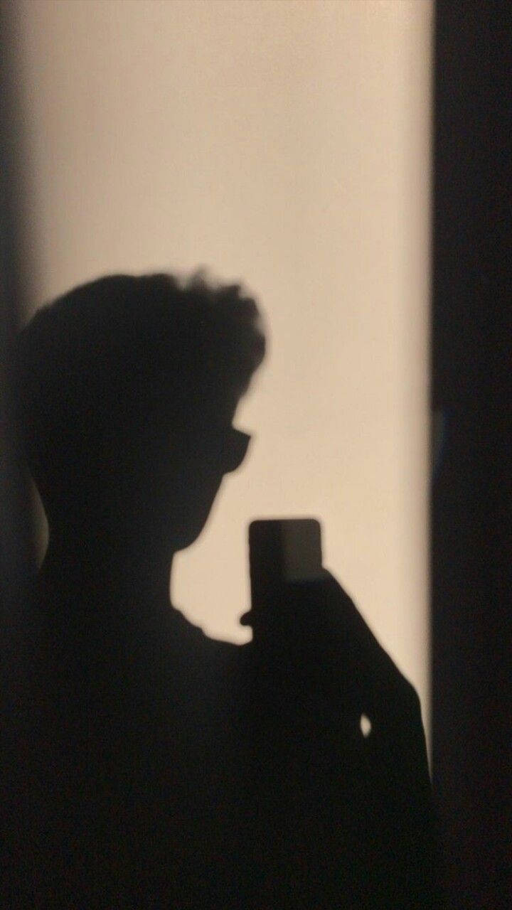 Silhouette Mirror Selfie PFP Aesthetic Background Wallpaper