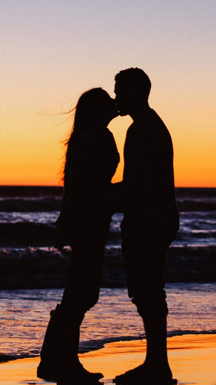 Silhouette Of Couple Kissing Hd Wallpaper