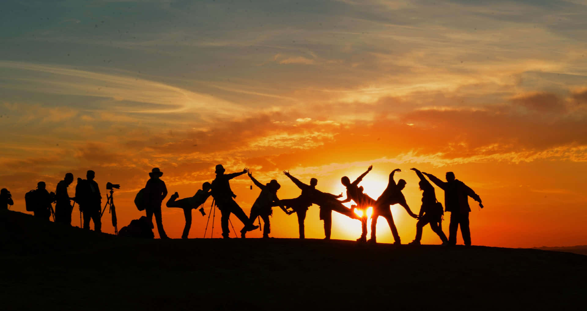 Silhouette Of Group Of Friends During Sunset Wallpaper