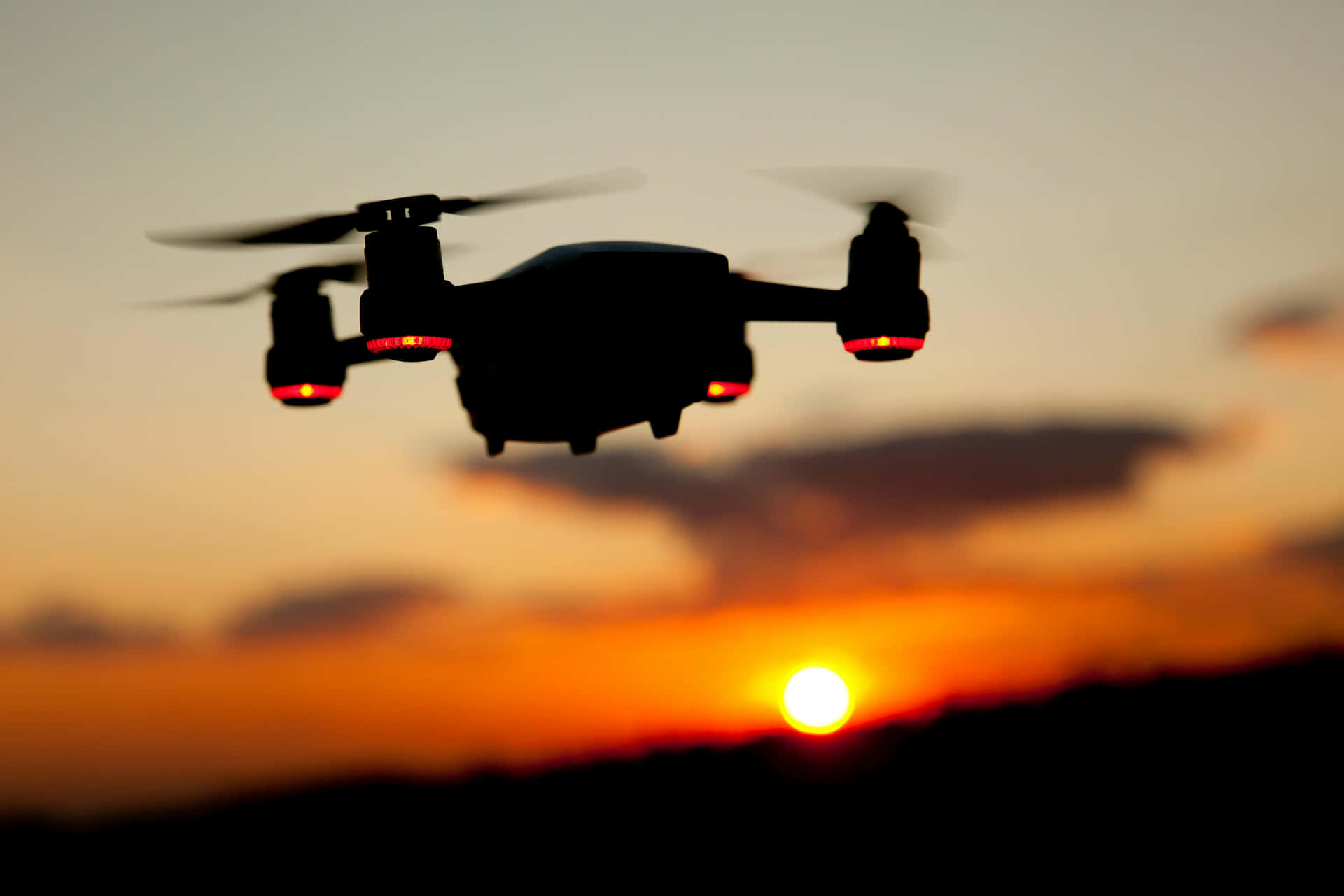 Silhouet Drone Tegen Zonsonderganglucht Achtergrond