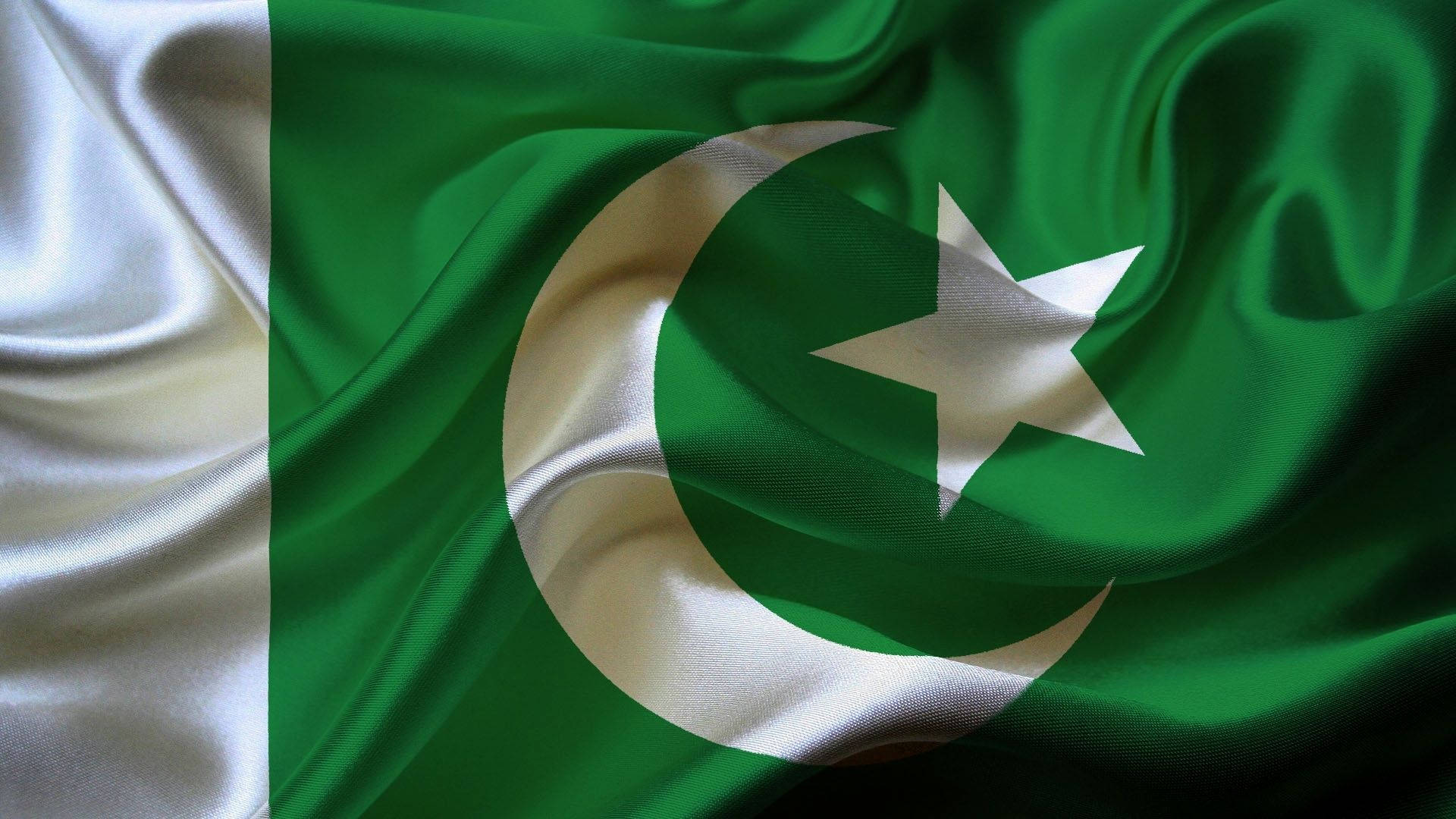Silky Pakistan Flag Wallpaper