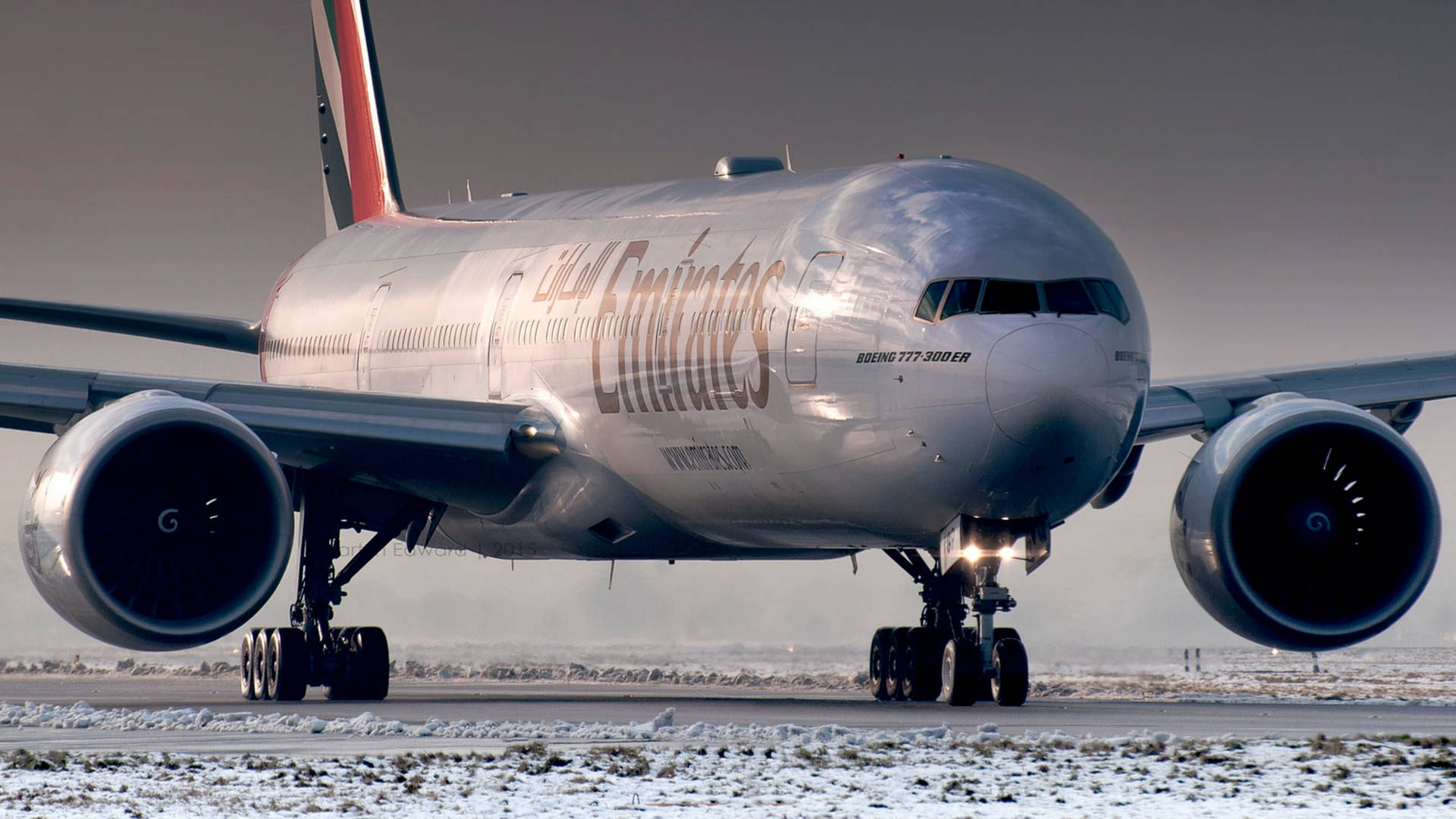 Aviónplateado De Emirates En 4k Fondo de pantalla