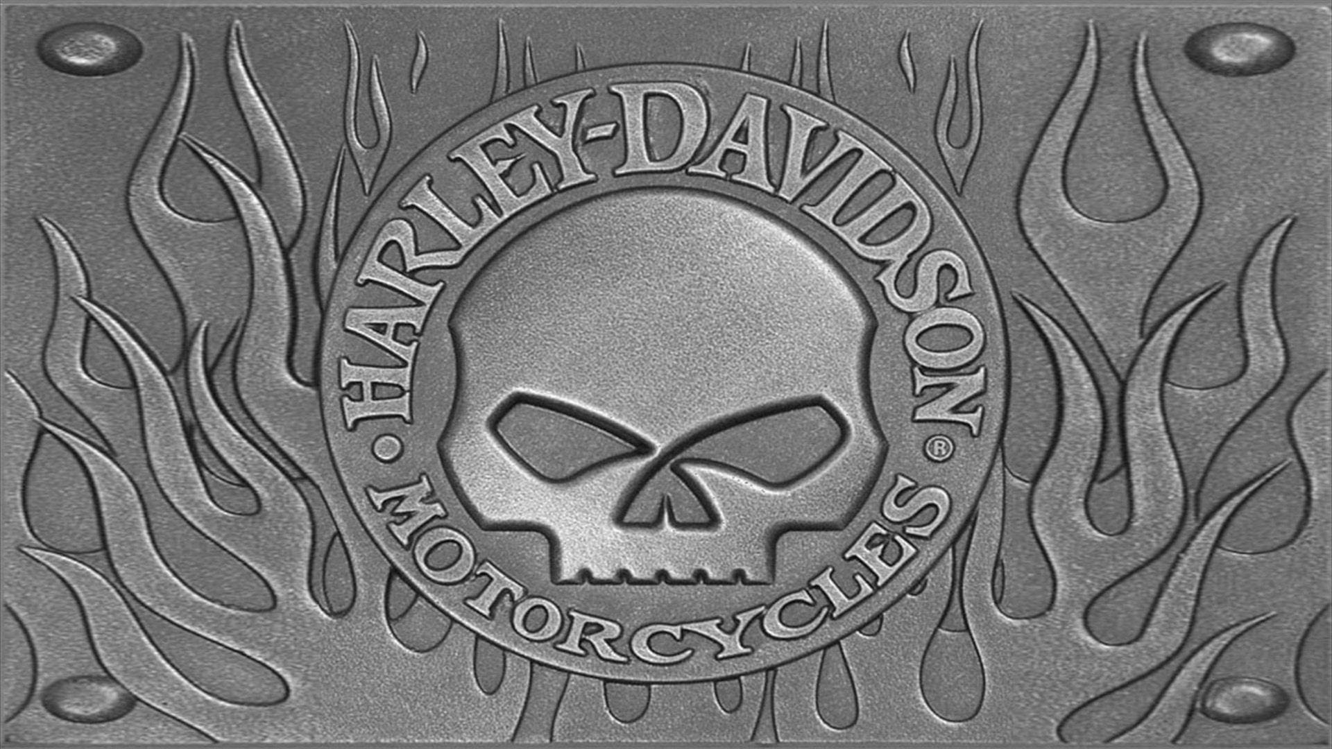 Emblemaen Plata De Una Motocicleta Haley Davidson Fondo de pantalla