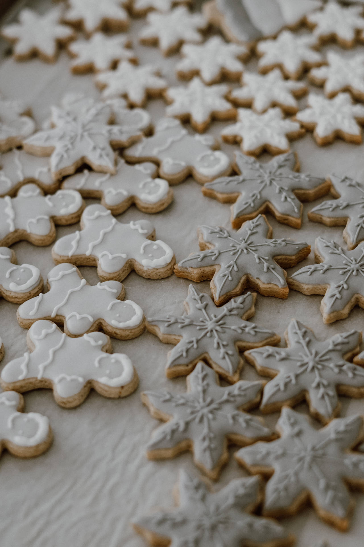 Silver Icing Gingerbreads Wallpaper
